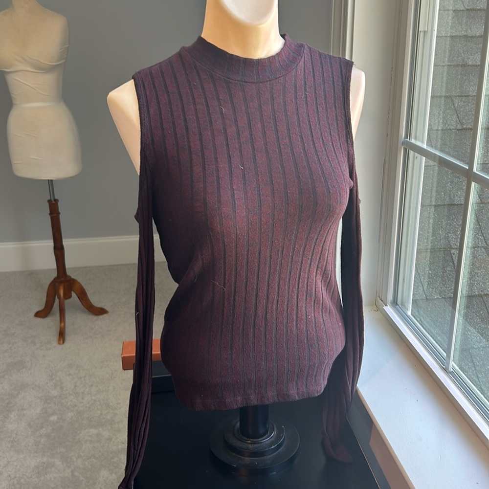 Shoulder Cut Out Long sleeve Turtle neck